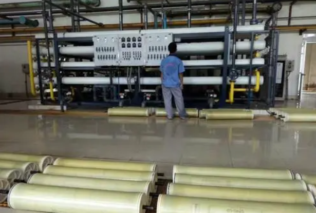 反滲透設(shè)備更換RO膜的步驟-藍膜