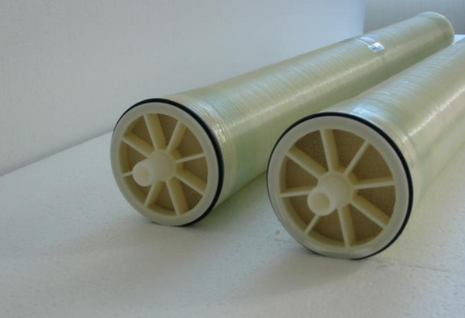 工業(yè)反滲透設(shè)備如何更換RO膜？-藍(lán)膜